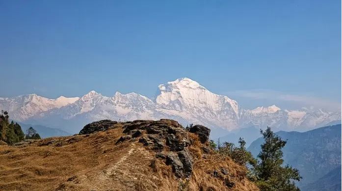 केभहिलको डिलबाट हिमाल चिहाउँदा